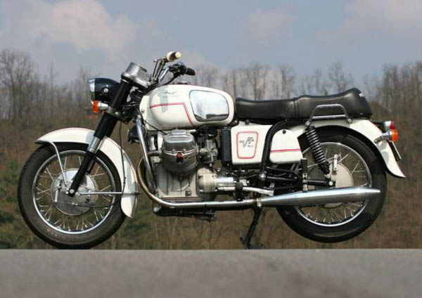 Moto Guzzi V 7 700 1967.jpg